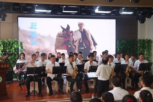 高雅藝術(shù)潤童心，管樂之聲傳校園——榆林學(xué)院管樂團(tuán)走進(jìn)高新二小藝術(shù)交流活動側(cè)記